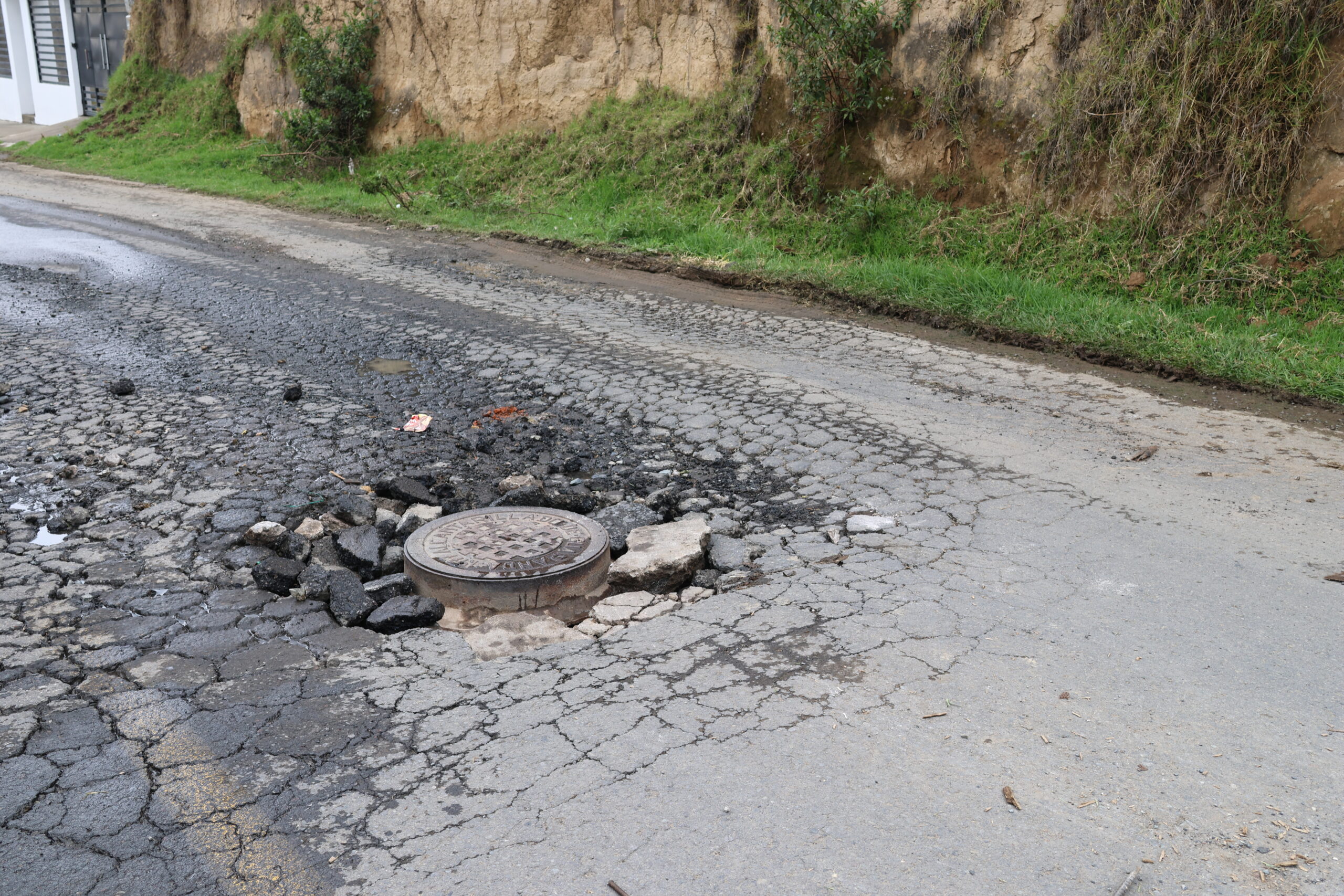MANTENGAMOS LIMPIOS Y DESPEJADOS LOS SUMIDEROS.