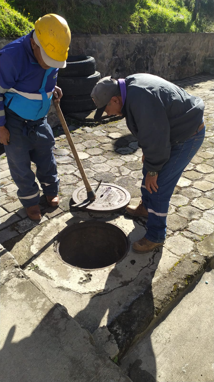 LIMPIANDO SISTEMA DE ALCANTARILLADO EN MARCOPAMBA