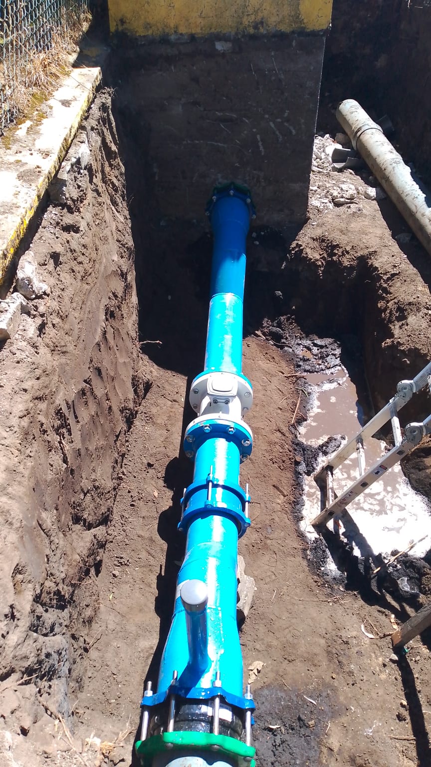 EMAPA-G instala tres macromedidores para fortalecer el control del agua.